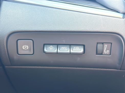 Used 2023 Buick Enclave Premium image 36