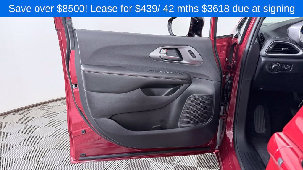 New 2027 Chrysler Pacifica Select AWD/4WD image 13