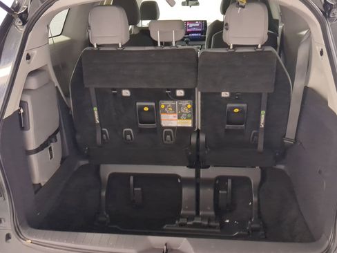 Used 2021 Toyota Sienna LE image 20