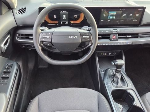 Used 2025 Kia K4 LXS FWD image 11