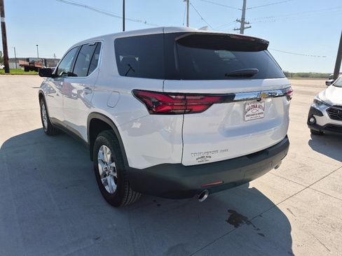Used 2022 Chevrolet Traverse LS image 8