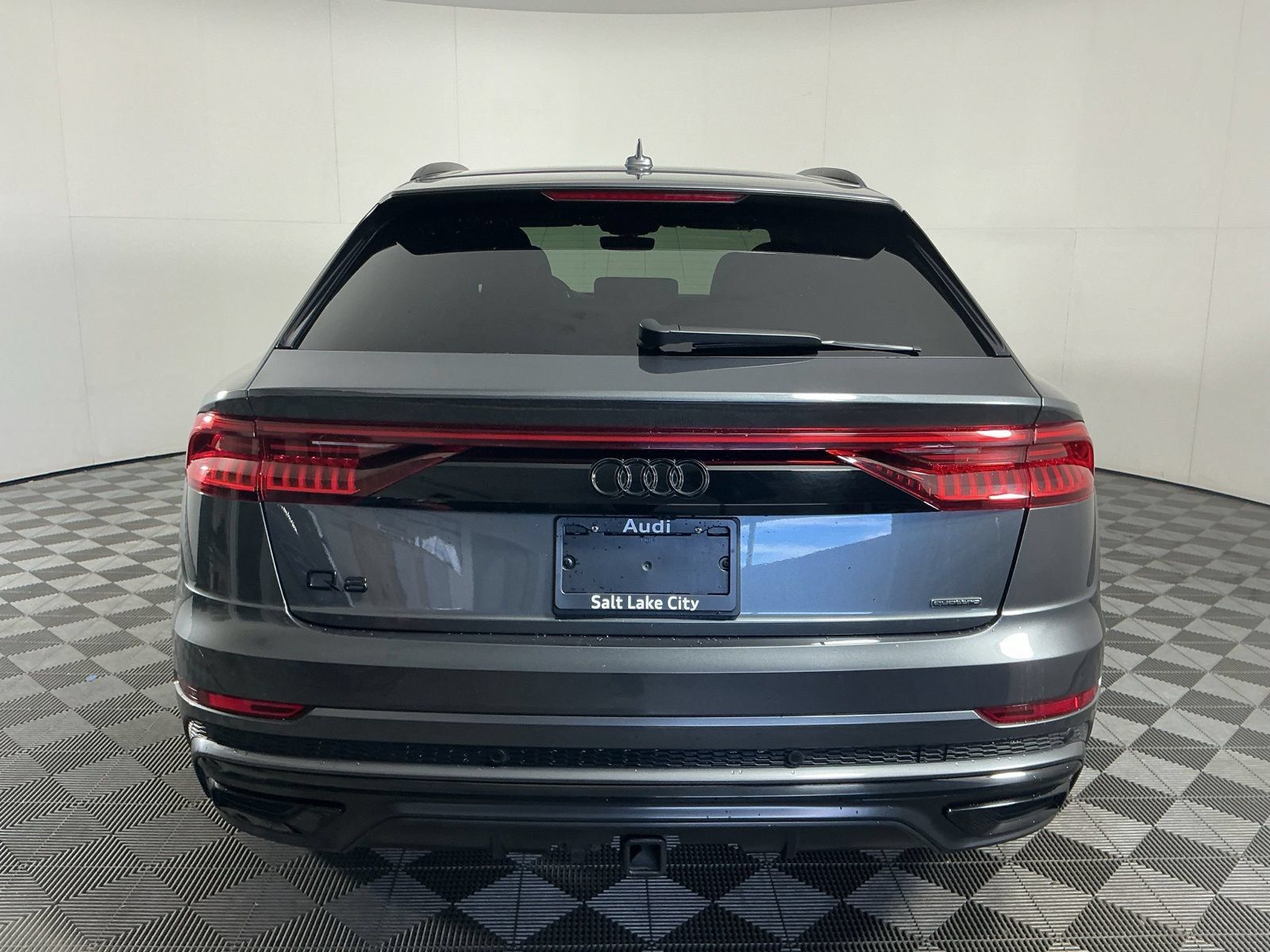 Used 2023 Audi Q8 Prestige AWD/4WD image 7