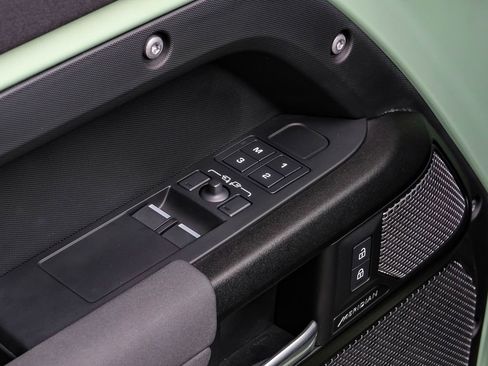 Used 2023 Land Rover Defender 110 75th Limited Edition image 32