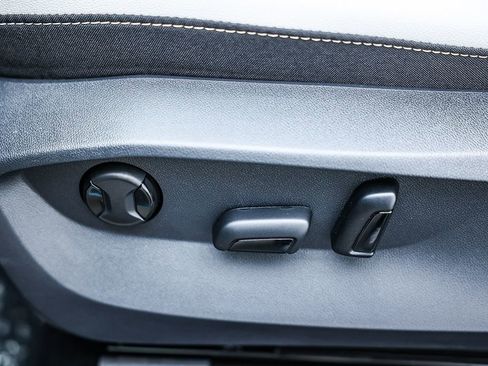 New 2026 Volkswagen Taos SE image 34