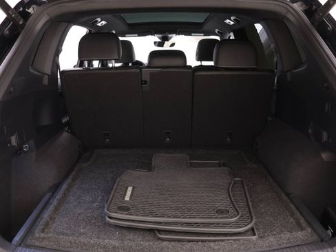 Used 2022 Volkswagen Tiguan SEL R-Line image 13