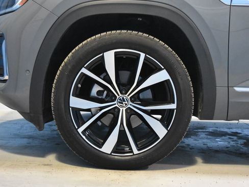Certified 2025 Volkswagen Atlas SEL Premium R-Line image 21