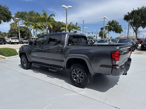 Used 2022 Toyota Tacoma SR5 RWD image 12