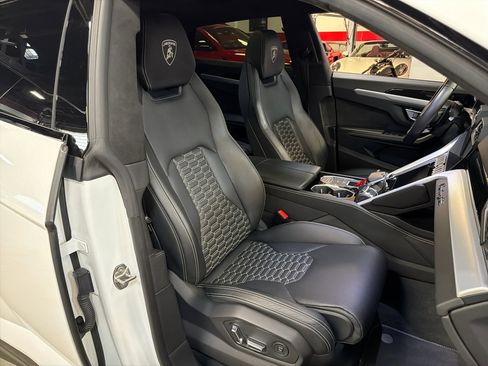 Used 2019 Lamborghini Urus image 22