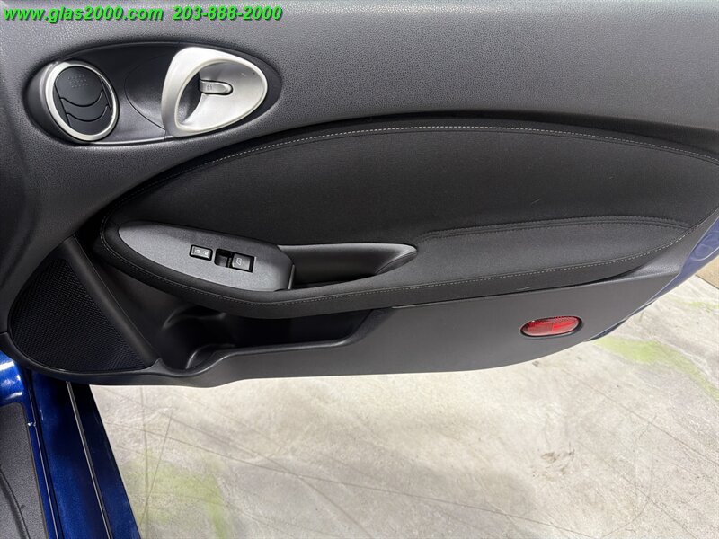 Used 2016 Nissan 370Z Coupe RWD image 22