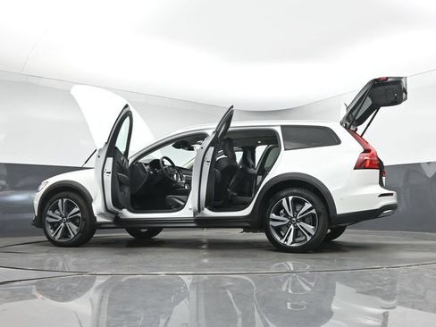 New 2026 Volvo V60 B5 Cross Country Plus w/ Climate Package AWD/4WD image 55
