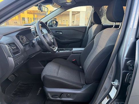 Used 2023 Nissan Rogue SV image 11