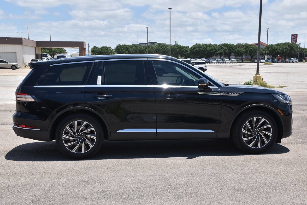 New 2026 Lincoln Aviator 2WD image 5
