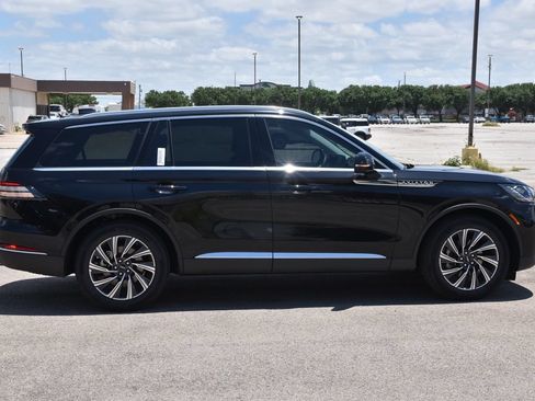 New 2026 Lincoln Aviator 2WD image 5