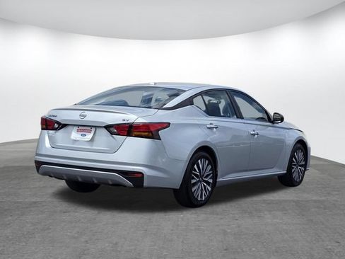 Used 2024 Nissan Altima 2.5 SV FWD image 4