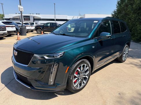 Used 2024 Cadillac XT6 Sport w/ Technology Package AWD/4WD image 7