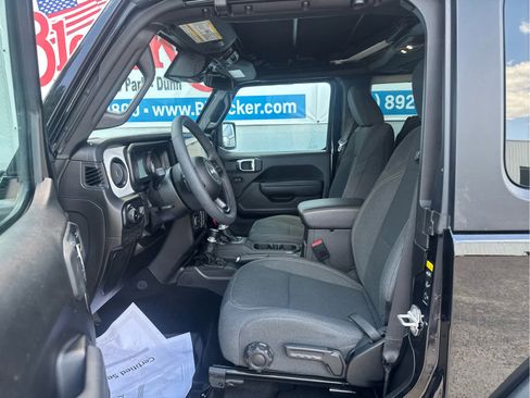 Used 2025 Jeep Wrangler Sport AWD/4WD image 23