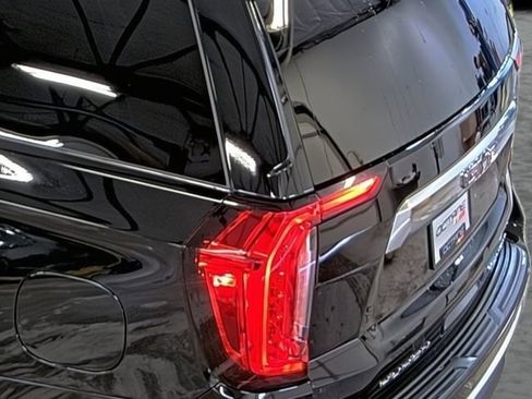 Used 2022 GMC Yukon Denali w/ Denali Ultimate Package AWD/4WD image 11