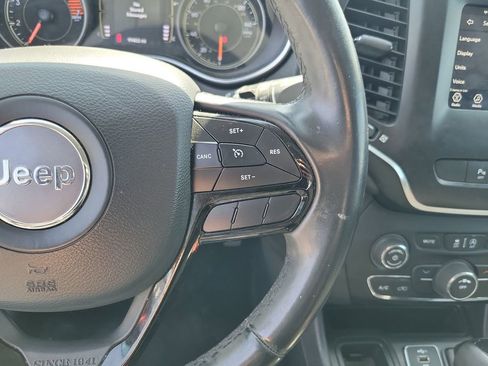 Used 2020 Jeep Cherokee Latitude Plus image 18