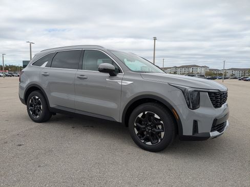 New 2026 Kia Sorento S FWD image 2
