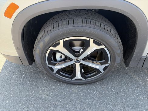 New 2026 Volkswagen Tiguan SE AWD/4WD image 11