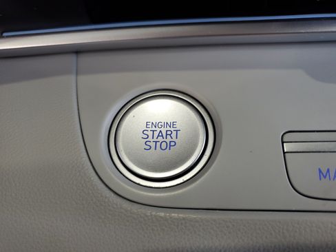 Used 2022 Hyundai Elantra Limited FWD image 30