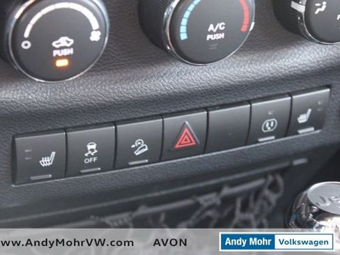 Used 2014 Jeep Wrangler Unlimited Sahara image 37