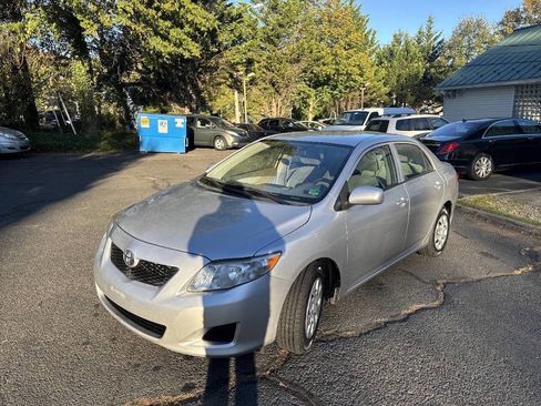 Used 2010 Toyota Corolla LE image 3