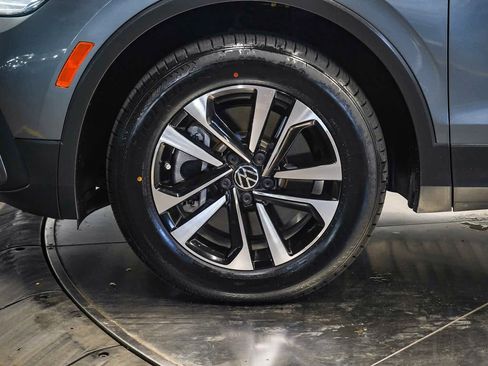 Used 2023 Volkswagen Tiguan S image 9