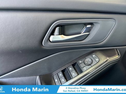 Used 2025 Nissan Rogue SV FWD image 13