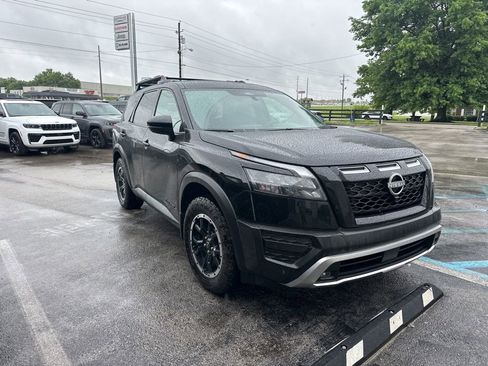 Used 2025 Nissan Pathfinder Rock Creek AWD/4WD image 2