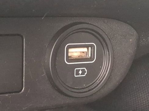 Used 2021 Hyundai Elantra SE FWD image 25