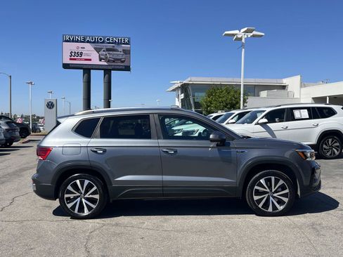 Used 2023 Volkswagen Taos SE w/ Panoramic Sunroof Package AWD/4WD image 27