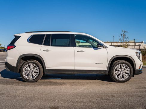 Used 2024 GMC Acadia Elevation image 8