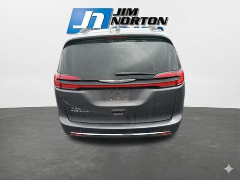 Used 2022 Chrysler Pacifica Touring-L image 9