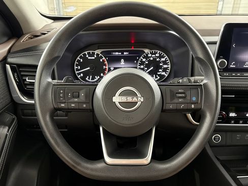 Used 2022 Nissan Rogue SV FWD image 14