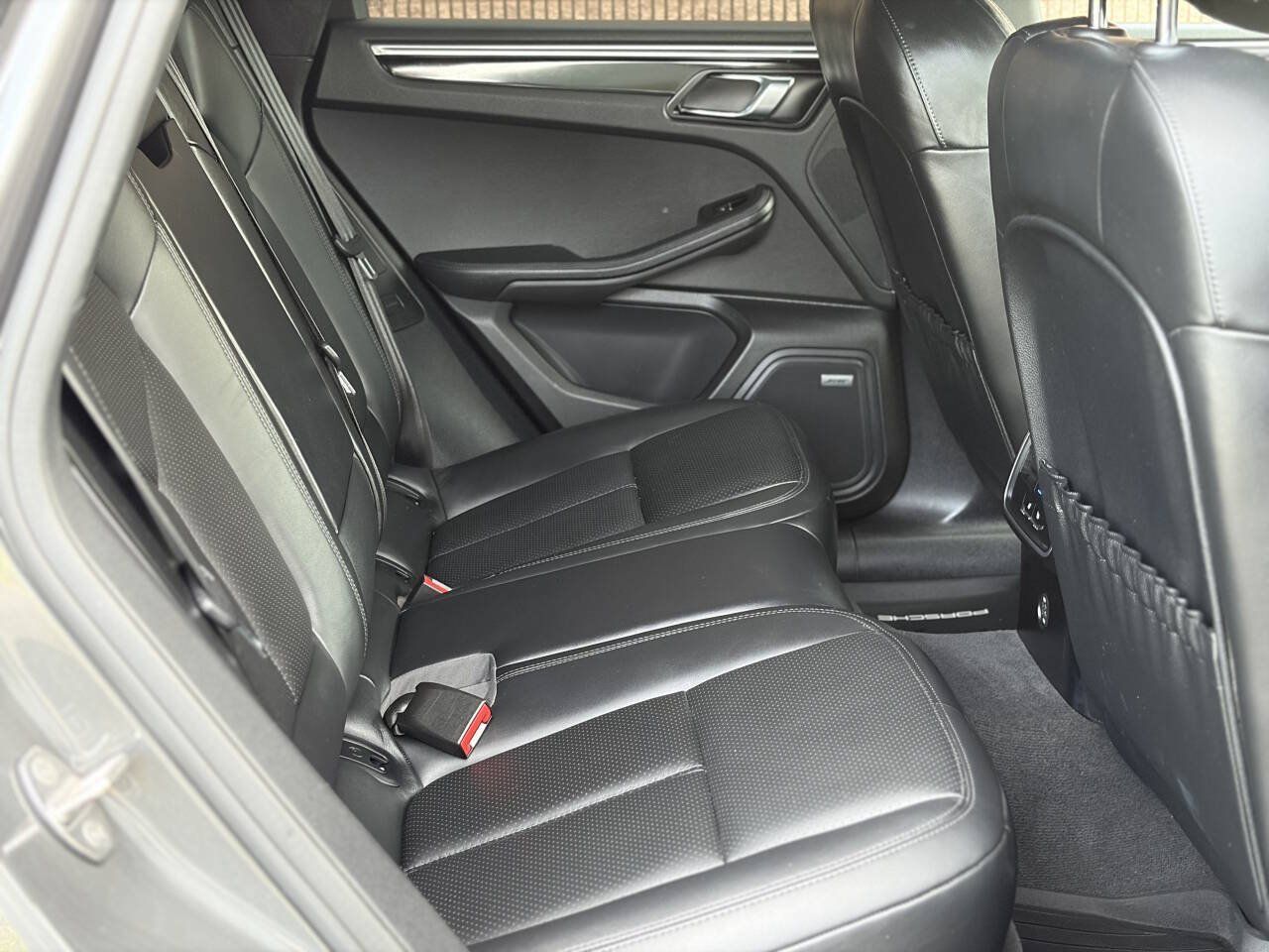 Used 2018 Porsche Macan AWD/4WD image 14