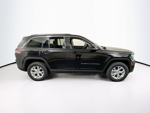Used 2023 Jeep Grand Cherokee Limited image 4