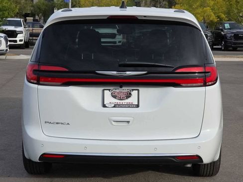 New 2026 Chrysler Pacifica Select image 10