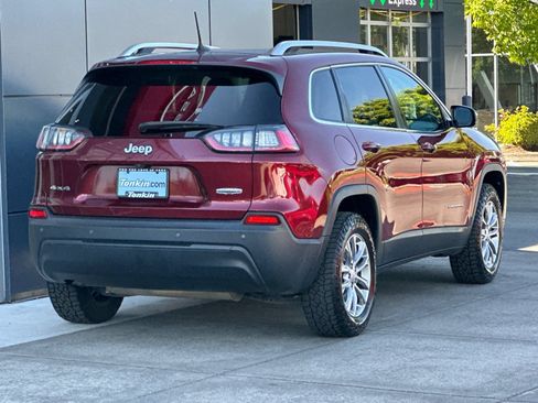 Used 2019 Jeep Cherokee Latitude Plus w/ Cold Weather Group AWD/4WD image 3