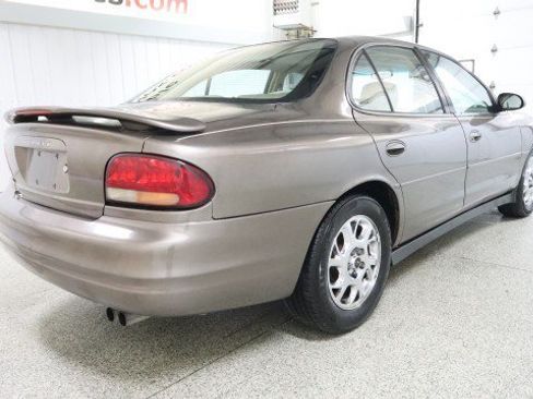 Used 2002 Oldsmobile Intrigue GL w/ Sun & Sound Pkg FWD image 6