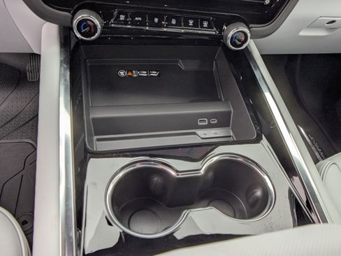 New 2026 Chevrolet Suburban Premier w/ Sun And Tow Package AWD/4WD image 23