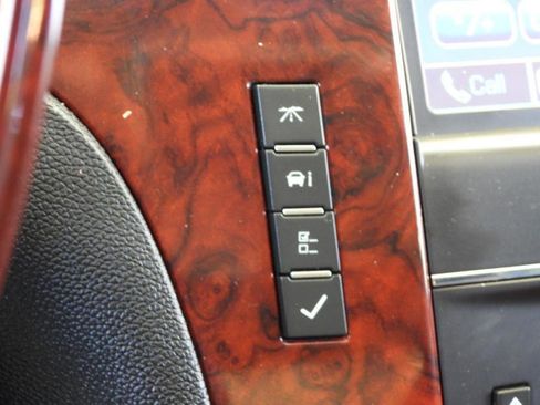 Used 2013 Cadillac Escalade Luxury RWD image 65