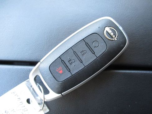Used 2023 Nissan Rogue SV AWD/4WD image 39
