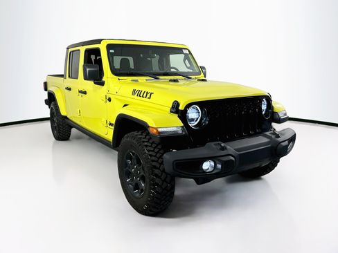 Used 2023 Jeep Gladiator Sport AWD/4WD image 3