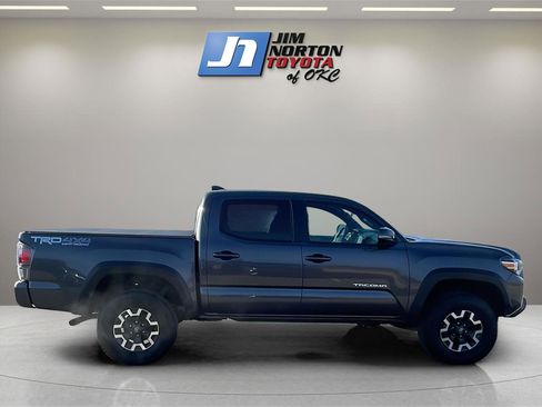 Used 2020 Toyota Tacoma TRD Off-Road image 4
