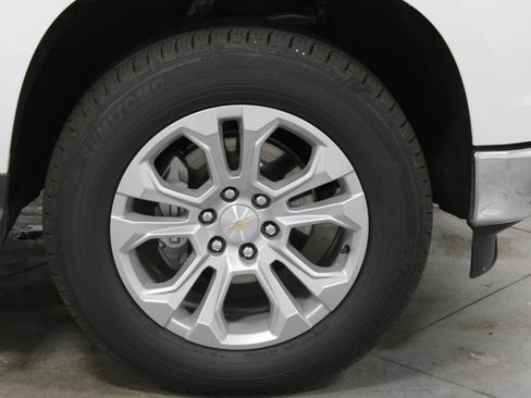 Used 2025 Chevrolet Silverado 1500 LTZ w/ LTZ Premium Package AWD/4WD image 12