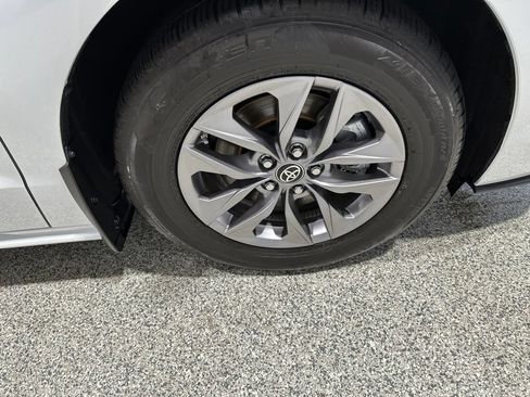 Certified 2023 Toyota Sienna XLE w/ XLE Plus Package AWD/4WD image 22