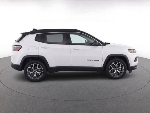 Used 2025 Jeep Compass Limited AWD/4WD image 2