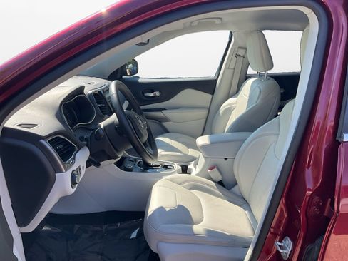 Used 2019 Jeep Cherokee Limited AWD/4WD image 9