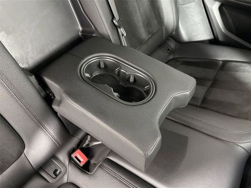 Used 2021 Porsche Macan image 39